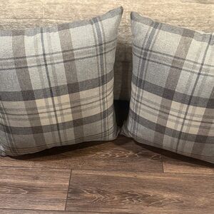 Plaid Throw Pillows Set